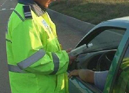 Tânăr prins băut la volanul unei mașini înmatriculată în Bulgaria