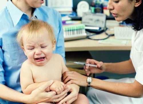 Ce păţesc părinţii care se opun vaccinării copiilor. Care e pedeapsa în ţările vecine