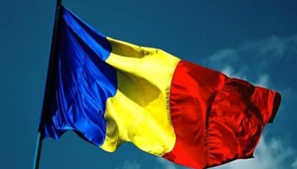 Se schimbă steagul României