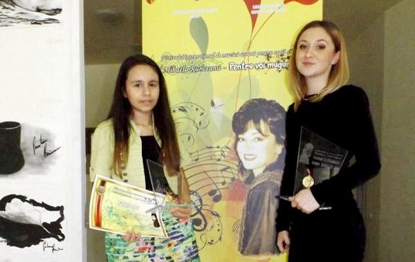 Premii importante obținute de două tinere din Botoșani la Festivalul „Pentru voi, muguri noi”