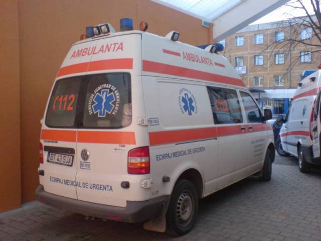 Adolescenta rănită în timp ce traversa pe trecerea de pietoni, transferată la Iași