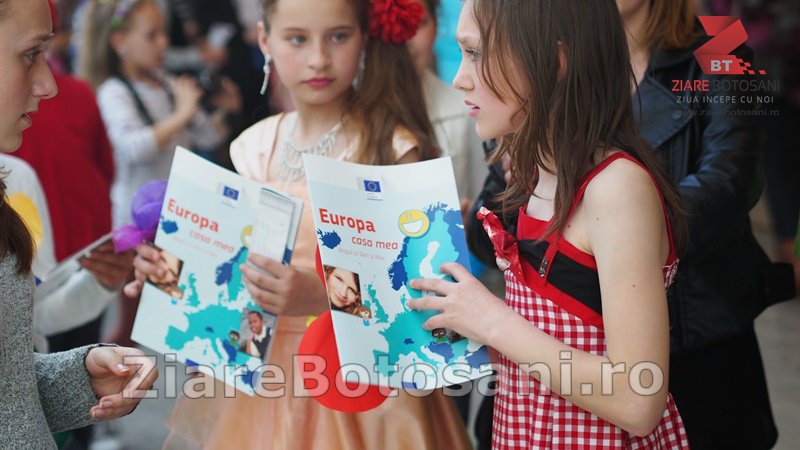 Copii frumoși de Ziua Europei la Uvertura Mall Botoșani - Galerie FOTO