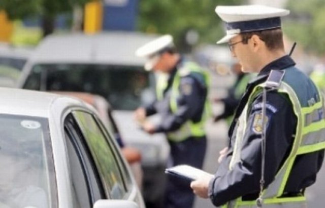Ce să faci când te opreşte un poliţist în trafic? Mit sau realitate