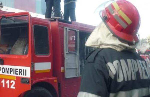 Panică într-un bloc din Dorohoi: Incendiu la un apartament de pe strada A.I. Cuza