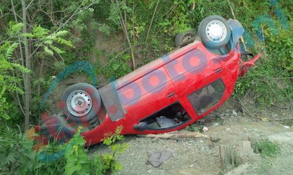 Accident grav astăzi după-amiază! O maşină a căzut într-o râpă în comuna Curtești! 