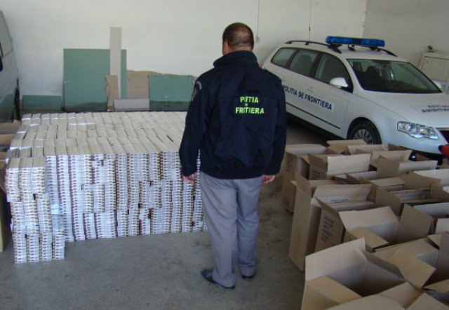 Țigări de contrabandă de peste 200.000 lei reținute de polițiștii de frontieră botoșăneni FOTO