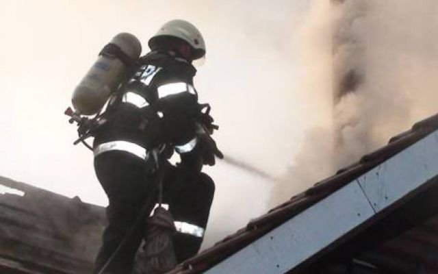 Incendiu provocat din neglijență, la Școala Gimnazială din Oroftiana de Sus, comuna Suharău