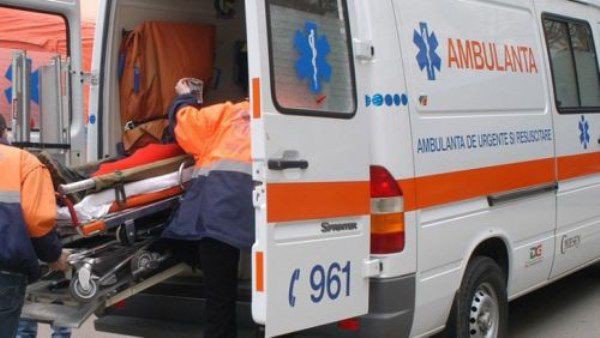 Un bărbat din George Enescu a ajuns la spital în stare gravă după ce a căzut de pe bicicletă