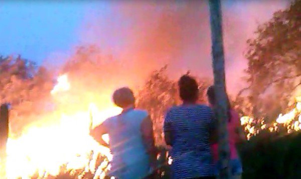 Tragedie într-o comună din județul Botoșani! O femeie şi-a dat foc în propria casă!