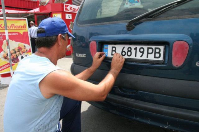 Mașinile înmatriculate în Bulgaria ar putea circula doar trei luni în România