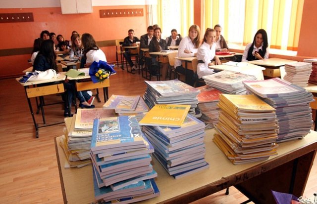 Elevii au reușit să convingă Ministerul Educației de importanța acordarii manualelor gratuite
