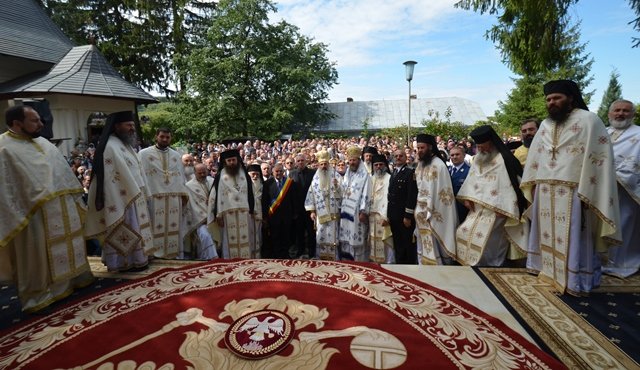 Liturghie arhierească la Mănăstirea Sihăstria Voronei de sărbătoarea Sfântului Cuvios Onufrie de la Vorona
