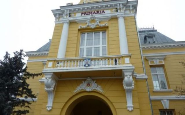 Primăria Botoşani vrea să dubleze impozitele pentru clădirile - monumente istorice care nu sunt întreţinute