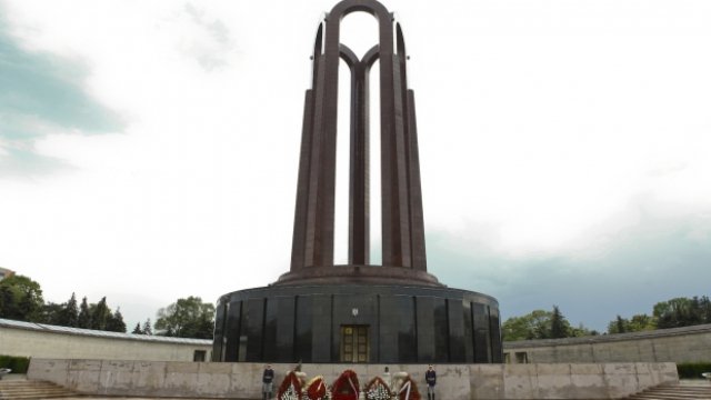 Lege adoptată de deputaţi: Amenzi uriaşe pentru stingerea flăcării de la Monumentul Ostaşului Necunoscut