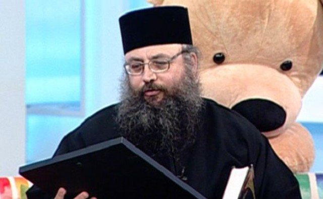 Preotul Casian aruncă cu noroi în victime: „Ei îl evocă pe Diavol”