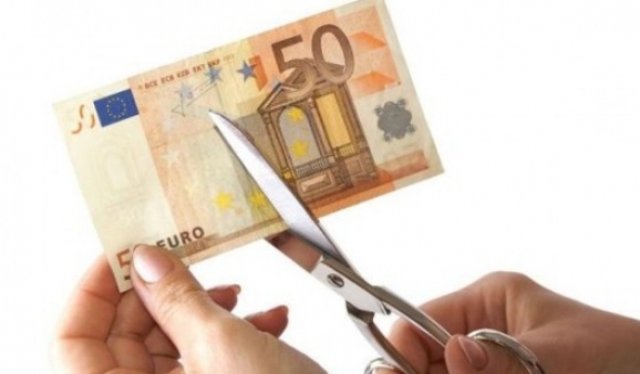 Austria: O octogenară a rupt bancnote în valoare de aproape un milion de euro înainte să moară