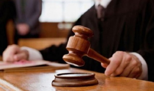 O avocată din Suceava, arestată preventiv după ce a cerut bani pentru a influenţa o judecătoare
