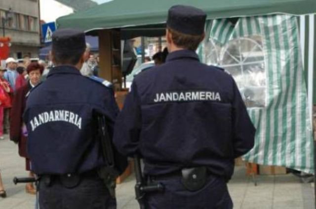 Ţigări de contrabandă confiscate de jandarmi în Piaţa Centrală din Botoşani
