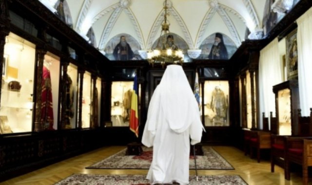 Biserica Ortodoxă Română, umilită în ultimul hal, chiar de mâna dreaptă a patriarhului! A spus totul despre manevrele popilor!