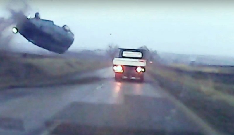 Șocant! Patru persoane au văzut moartea cu ochii. Imagini incredibile surprinse pe drumul Botoșani – Dorohoi - VIDEO