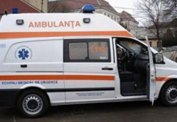 Angajată a unei societăţi din Botoşani a ajuns la spital după ce și-a prins mâna la un utilaj în funcţiune