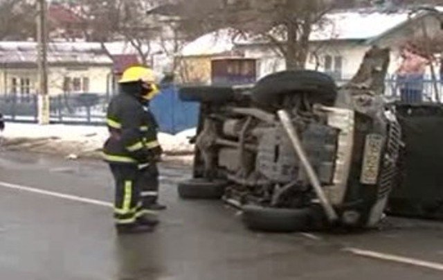 Trei mașini distruse de un șofer neatent care se deplasa spre Dorohoi - FOTO