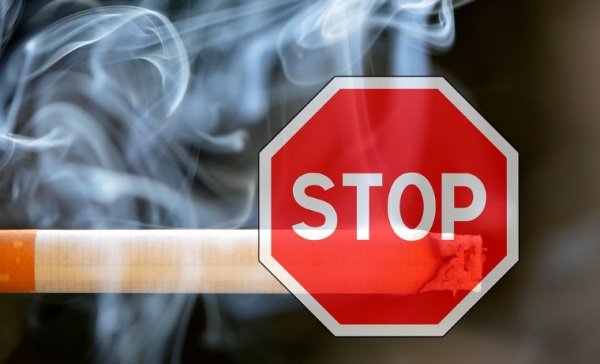 Legea care interzice fumatul în spaţii publice, declarată constituţională. Când intră în vigoare!