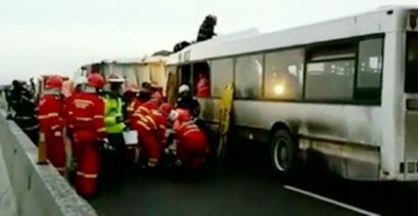 Carnagiu pe șoselele din România! 5 morți și 28 de răniți este rezultatul unui accident deosebit de grav produs astăzi