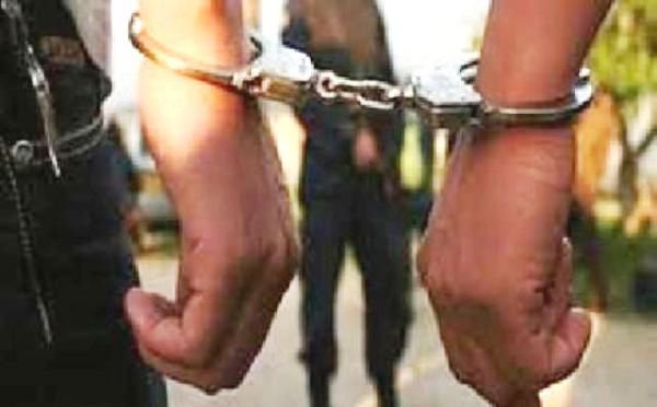 Doi minori din Dorohoi s-au ales cu mandate de arestare pentru furturi din autoturisme 