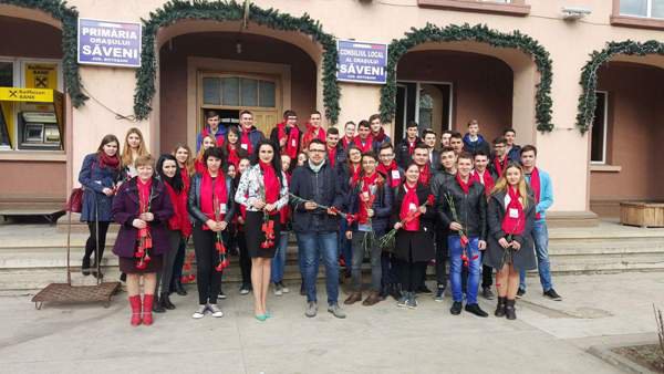 Organizația Tineretului Social Democrat Săveni și-a felicitat femeile din comunitate - FOTO