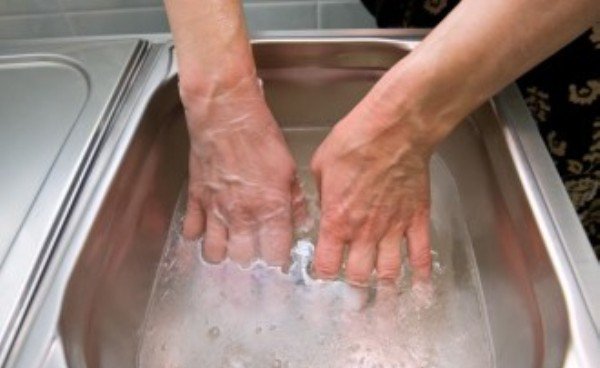  Efectele clorului pentru mâini. Pericole dacă speli cu mâinile goale