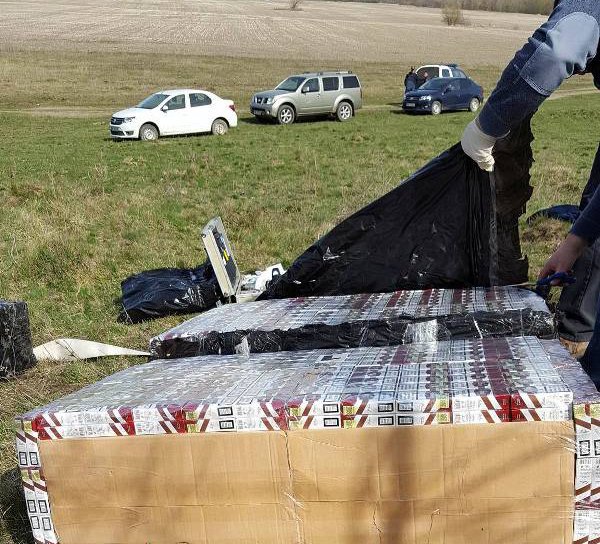 Țigări de contrabandă în valoare de peste 76.000 lei descoperite de poliţiştii de frontieră botoșăneni - FOTO