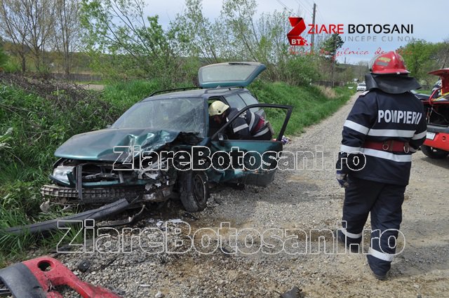 Accident GRAV de circulație cu două victime la Pădureni după coliziunea frontală a două autoturisme - VIDEO / FOTO