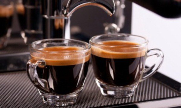 Cât de toxică este cafeaua de la aparatele de cafea?