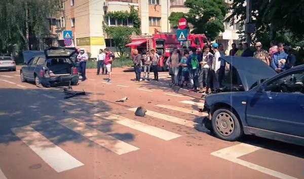 Accident la Botoșani! Trei persoane rănite și trei mașini avariate din cauza unui șofer băut - FOTO