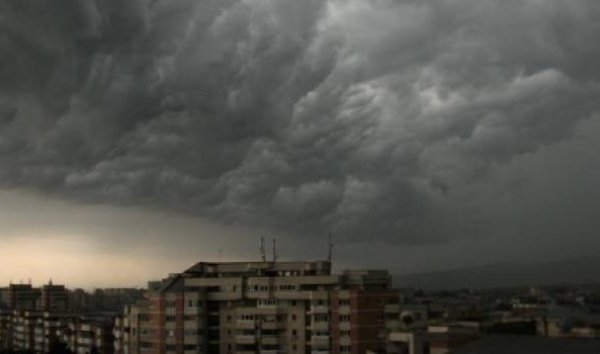 Anunţ de ultimă oră de la meteo. Furtuni şi grindină în județul Botoșani. A început!