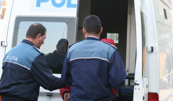 Tinerii care au furat LCD-urile din tribuna oficială a Stadionului municipal Botoșani au fost reținuți
