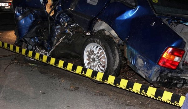 Accident cu trei răniţi pe drumul Botoșani - Suceava