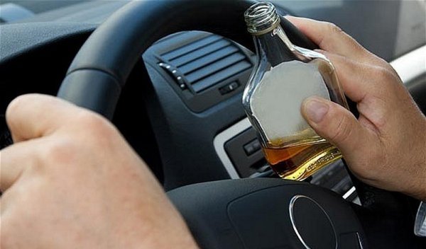 Șoferi depistaţi în trafic, deşi se aflau sub influenţa alcoolului. Vezi ce alcoolemie aveau!
