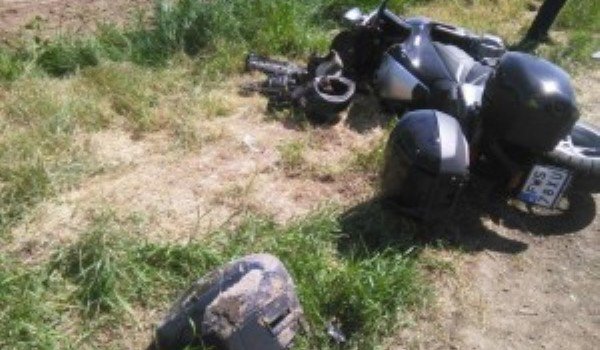 Doi tineri din Dorohoi accidentați după ce s-au răsturnat cu un motociclu