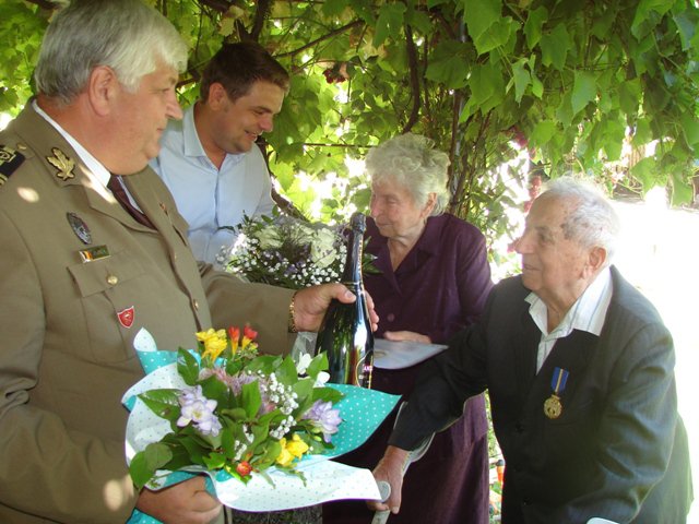 Mărturii de pe front la 102 ani. Dărăbăneanul Emilian Costiniuc sărbătorit de familie, prieteni și oficialitățile județului - FOTO