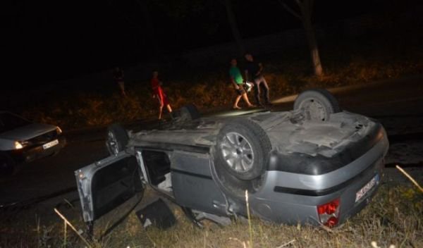Accident tragic! Doi tineri au murit după ce s-au răsturnat cu mașina. Cei doi erau cu maşina în probe! - FOTO