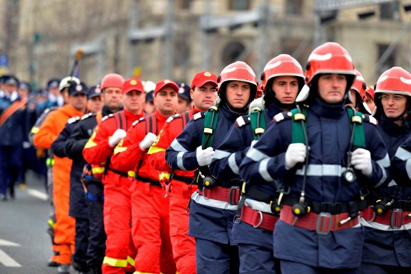 Voluntarii familiarizaţi cu autospecialele, echipamentele şi misiunile ISU Botoşani