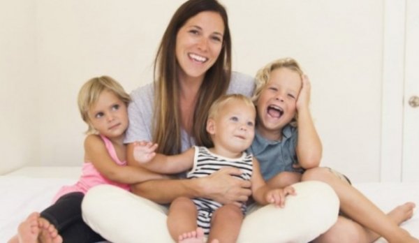 Mamele cu mai mulți copii pot să primească o indemnizație lunară pentru toată viața. Lege adoptată tacit în Senat!