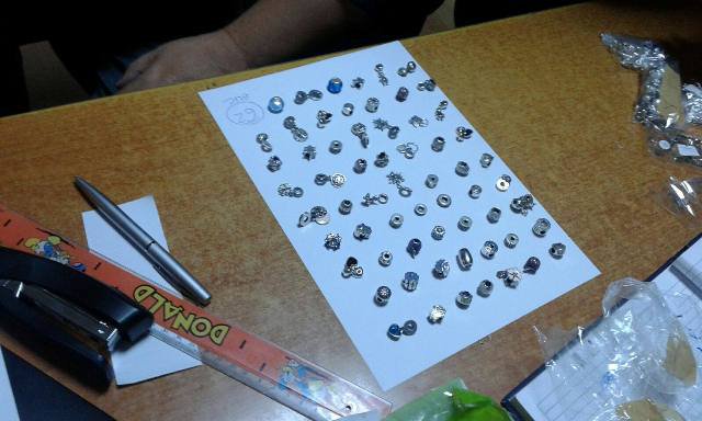 Peste jumătate de kilogram de bijuterii din argint, confiscate de poliţişti de frontieră - FOTO