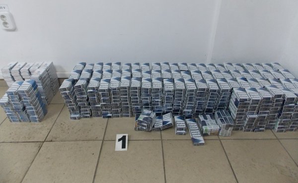 Ghinion! Peste 800 de pachete de țigări confiscate de jandarmi, după ce li s-a stricat mașina!