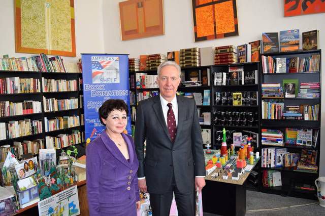 Biblioteca Judeţeană Botoşani, onorată de vizita Ambasadorului SUA la București, E.S. Hans G. Klemm