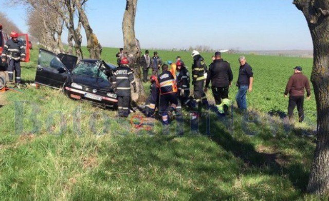 O şoferiţă a rămas încarcerată, după ce s-a izbit cu maşina într-un copac pe drumul Botoșani - Roma