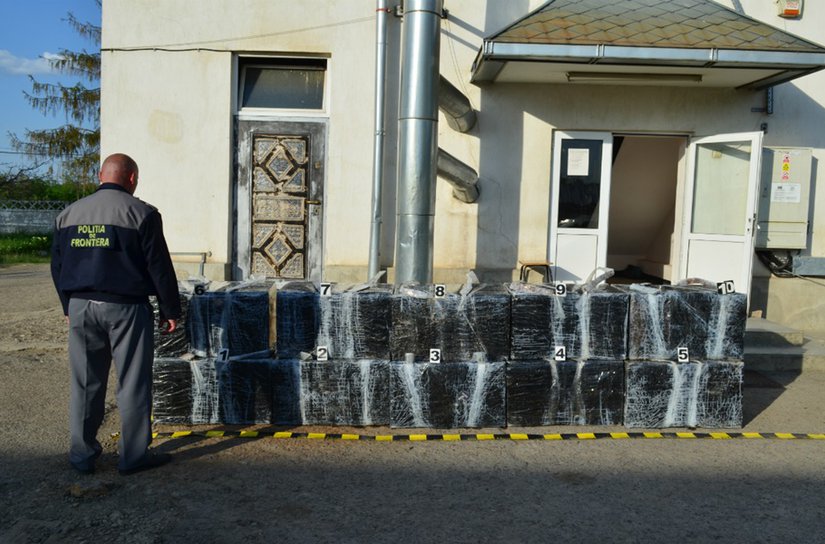 Ţigări de peste 170.000 lei, confiscate de polițiștii de frontieră de la Rădăuţi Prut - FOTO