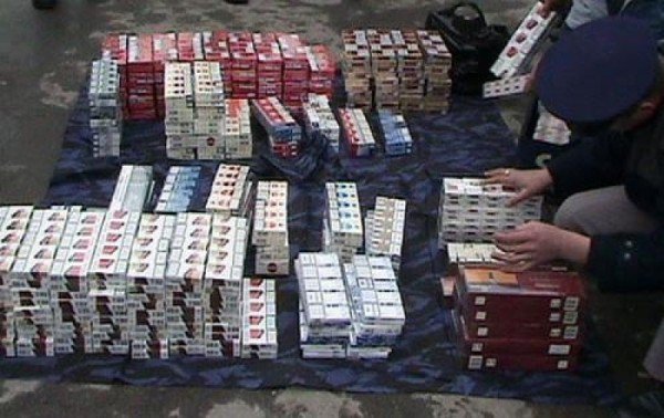 Bunuri fără documente legale, confiscate de poliţişti în zona Pieţei Centrale din Botoşani